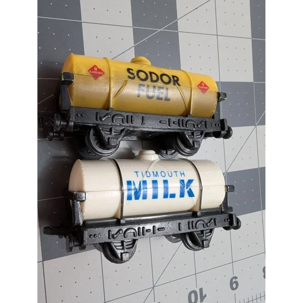 Thomas the Train‎ Engine Tidmouth Milk Sodor Fuel cars 1993 lot 2 yellow white